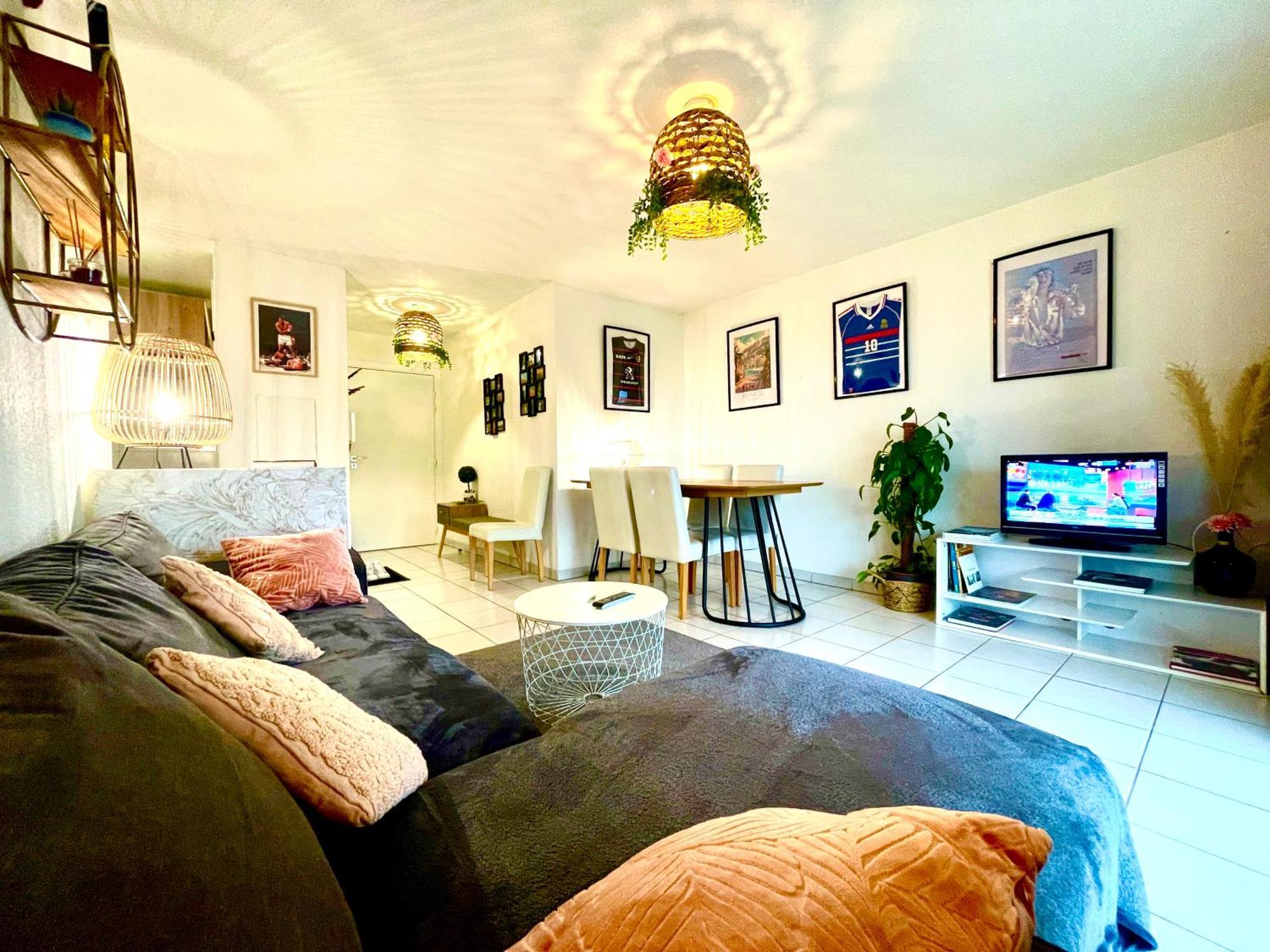 Bel Appartement T3 de 60m2 avec Parking, Terrasse, proche du Métro et du Périph Tolosa Esterno foto